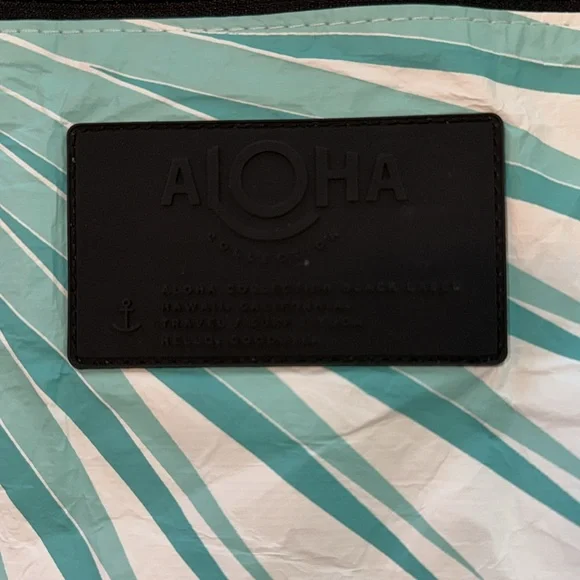 Aloha Collection White and Green Tote Bag - Picture 3 of 9